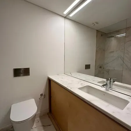 Private In Baixa With Balcony Privatunterkunft Lissabon